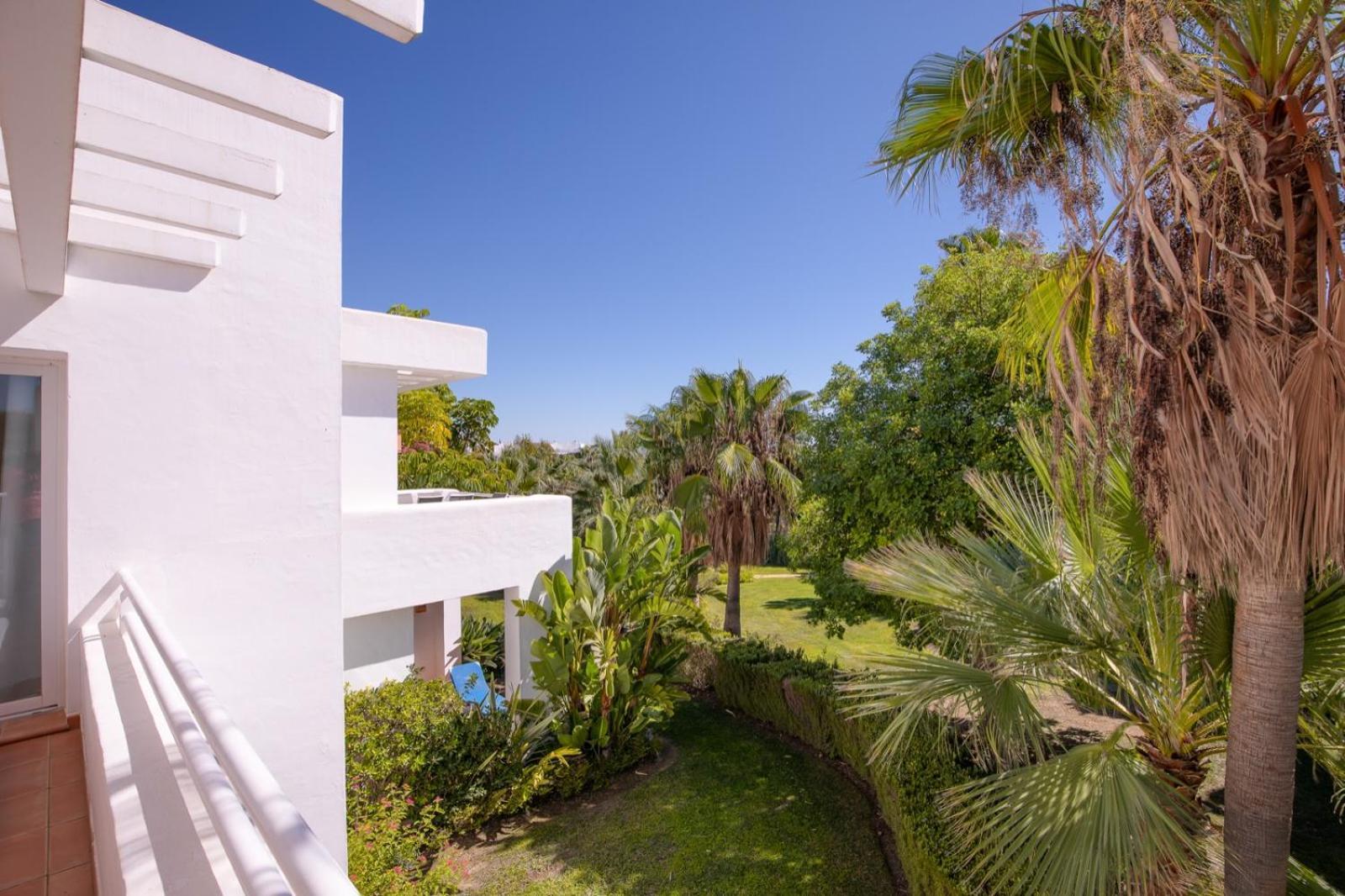 Alcazaba Lagoon Estepona Golf Apartment Exterior photo