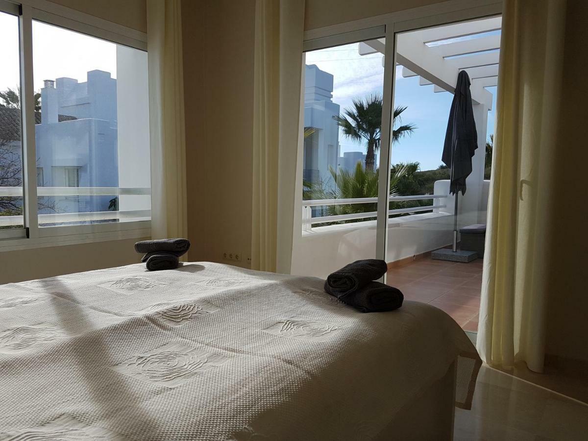 Alcazaba Lagoon Estepona Golf Apartment Exterior photo